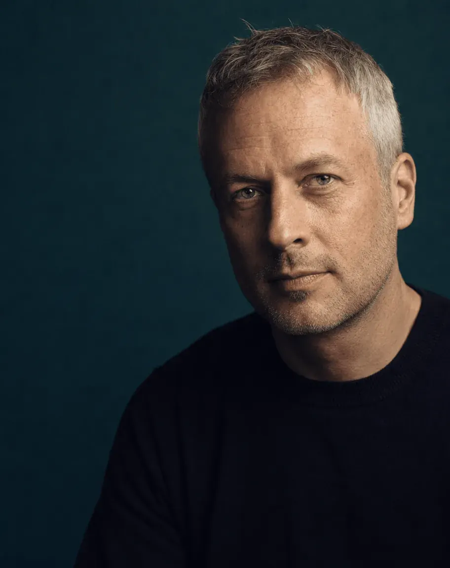 Editorial studio portrait of Erik Lindström, Film Director at hubStudio.